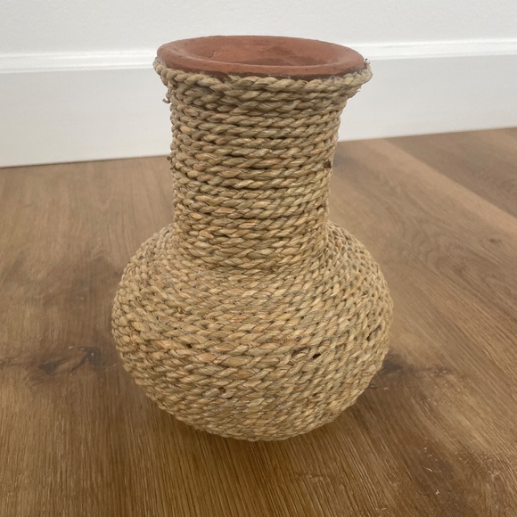 Hand woven Seagrass Clay/Terracota Vase, 9” - Picture 11 of 11